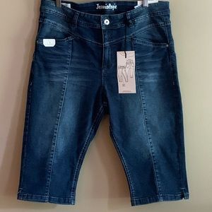 New with Tags Jean Capris with stretch!